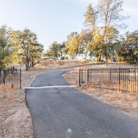 Rolling Oaks Ranch - 200 Acres Of Lakeside Beauty & Countryside Serenity 마리포사 외부 사진