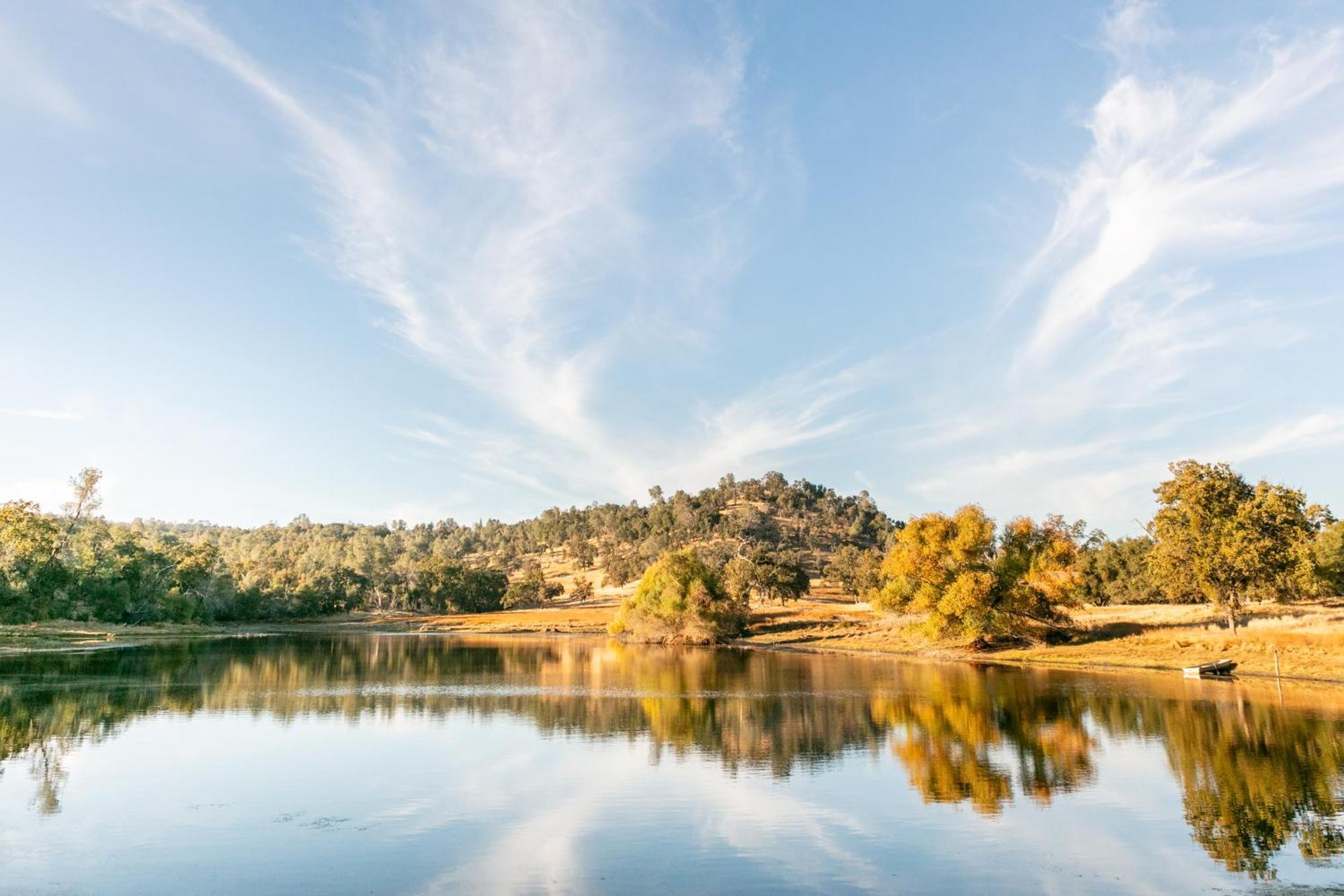 Rolling Oaks Ranch - 200 Acres Of Lakeside Beauty & Countryside Serenity 마리포사 외부 사진