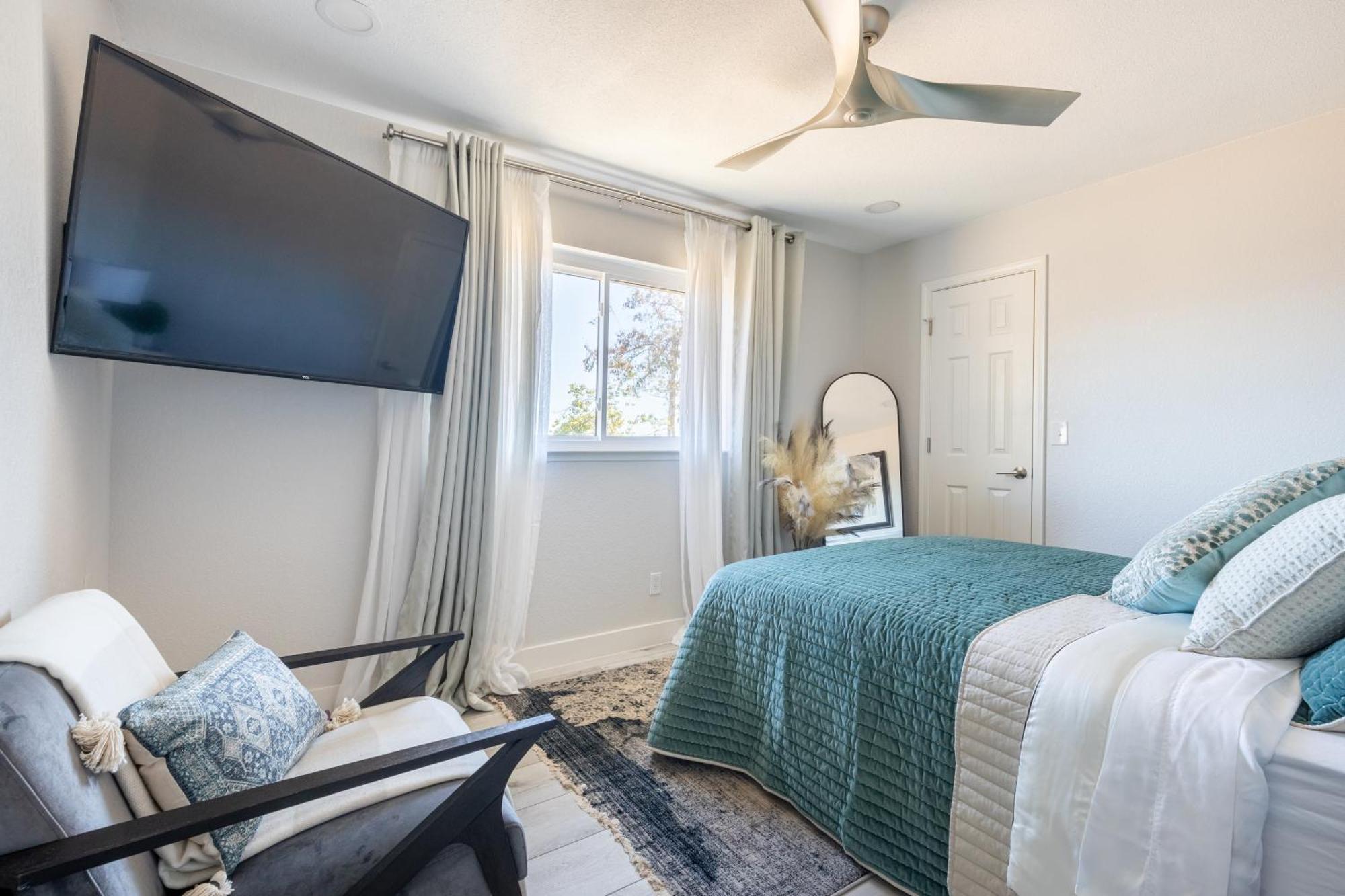 Rolling Oaks Ranch - 200 Acres Of Lakeside Beauty & Countryside Serenity 마리포사 외부 사진