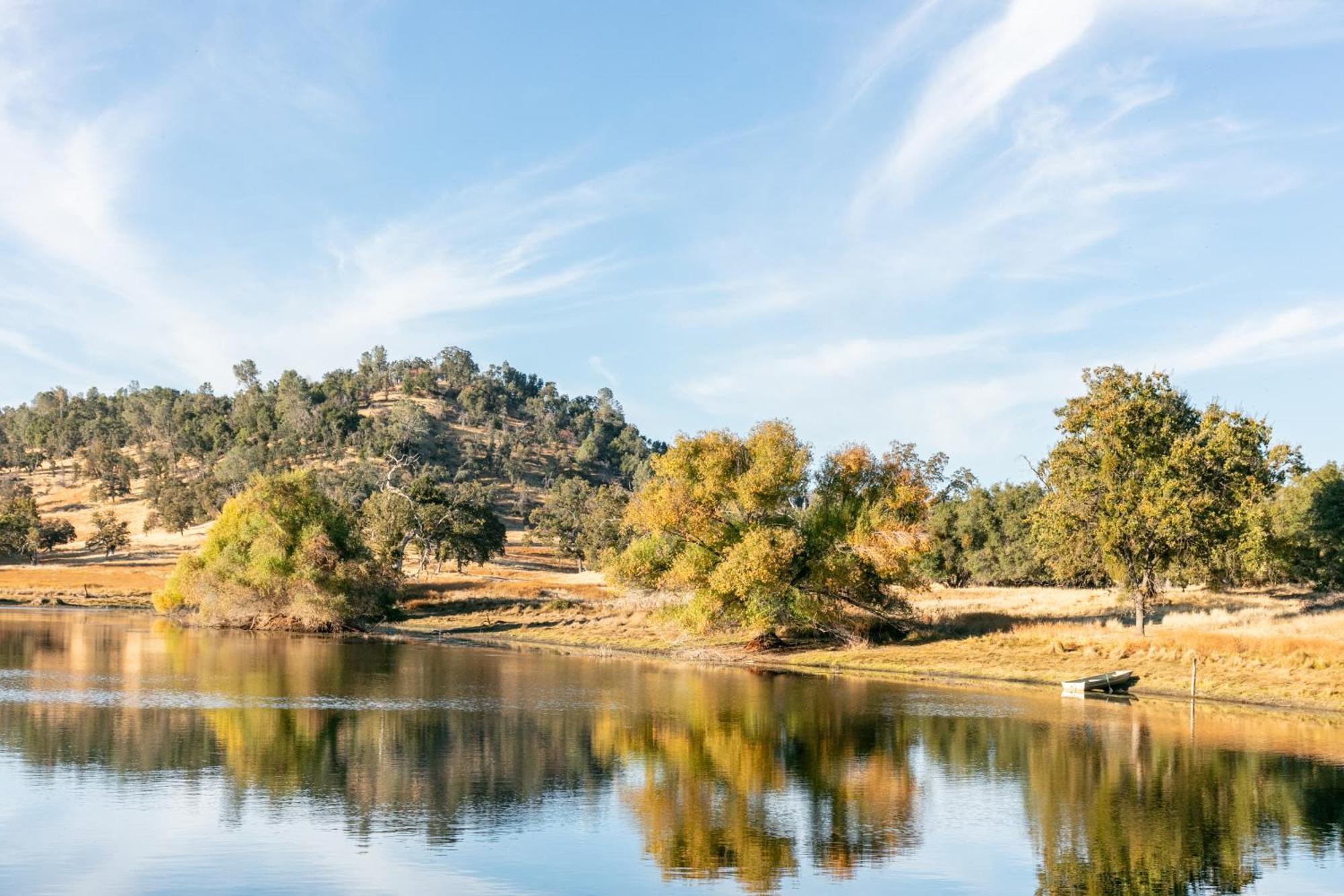 Rolling Oaks Ranch - 200 Acres Of Lakeside Beauty & Countryside Serenity 마리포사 외부 사진