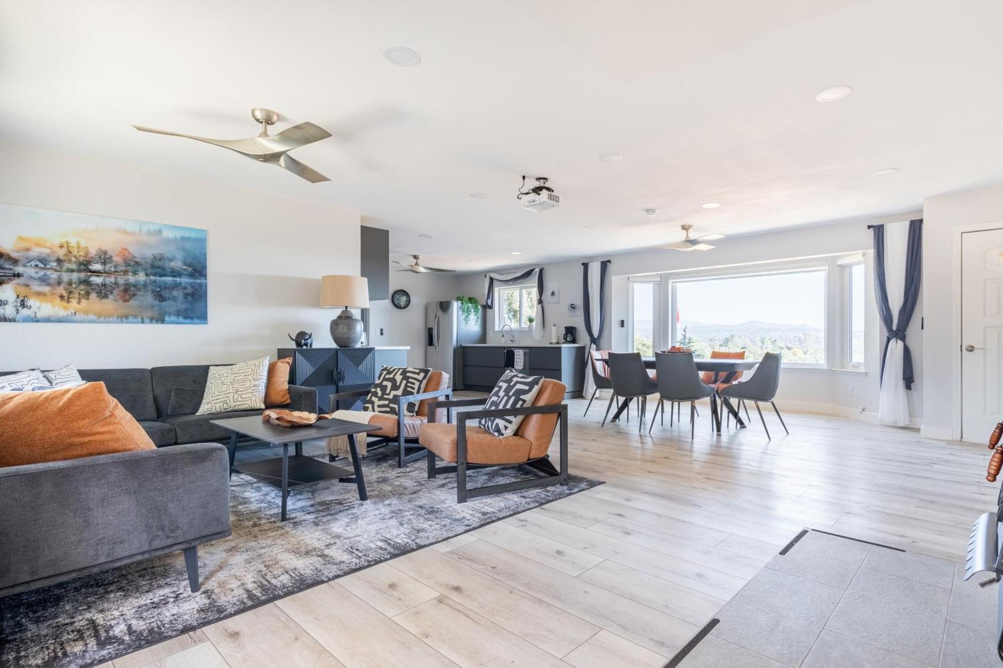 Rolling Oaks Ranch - 200 Acres Of Lakeside Beauty & Countryside Serenity 마리포사 외부 사진